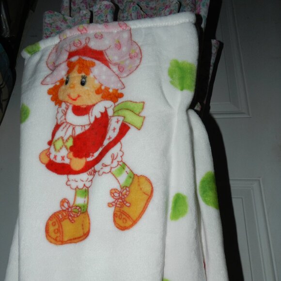 Strawberry Shortcake 🍓🍰Plush Throw/Blanket 2025🍰 50" X 60"🆕⌚📦🏃💨🚚 - Picture 11 of 16